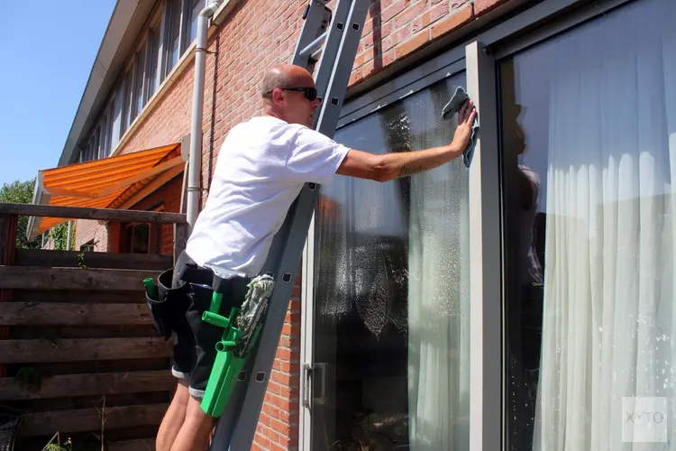 Nieuw in Heerhugowaard en omstreken: REIN Cleaning. Want u wilt deze zomer toch ook door schone ramen naar buiten kijken?