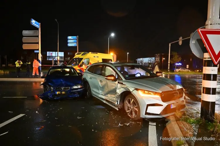 Veel schade en gewonde bij ongeval op kruising Avenhorn