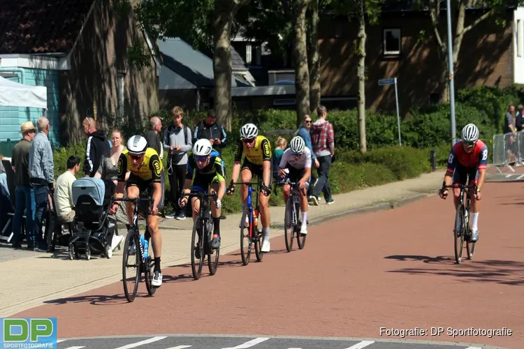 Tijs Dekker bevestigt vorm met winst in Ronde van Obdam