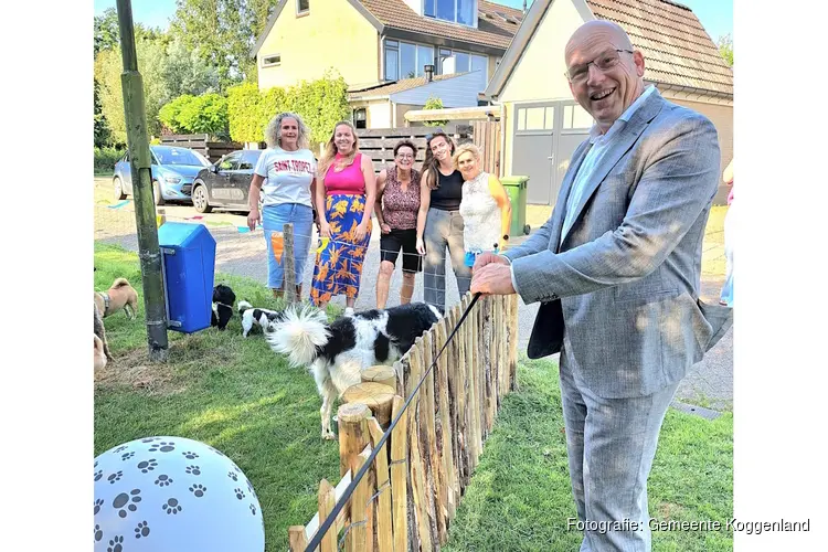 Buurtbewoners leggen samen nieuw hondenlosloopveldje aan in Ursem