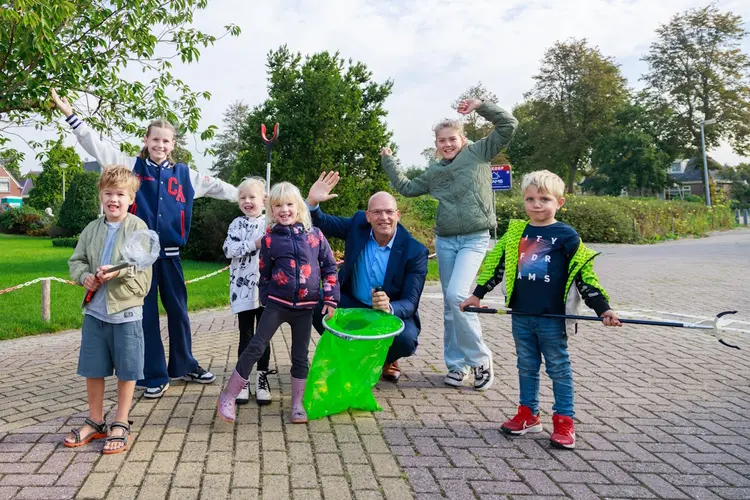 Kinderen van de st. Bemadetteschool in Zuidermeer geven voorbeeld met opruimen zwerfafval