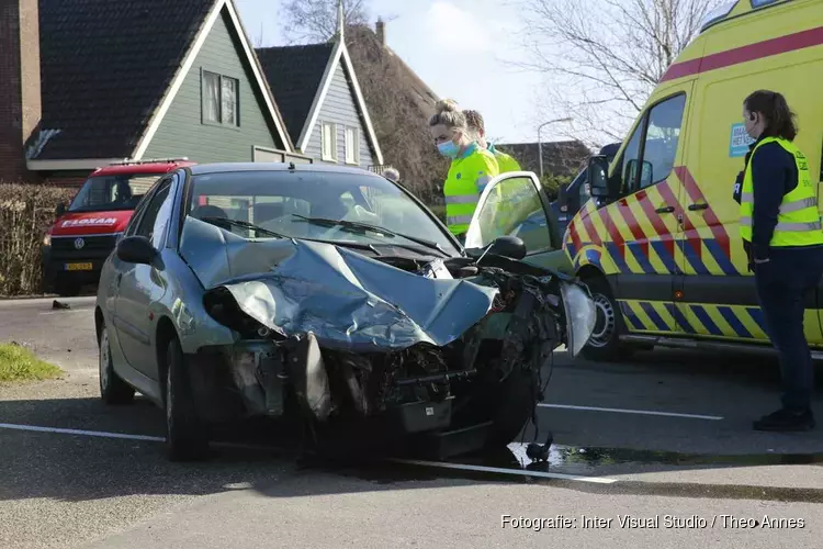 Gewonde bij frontale botsing in Spierdijk