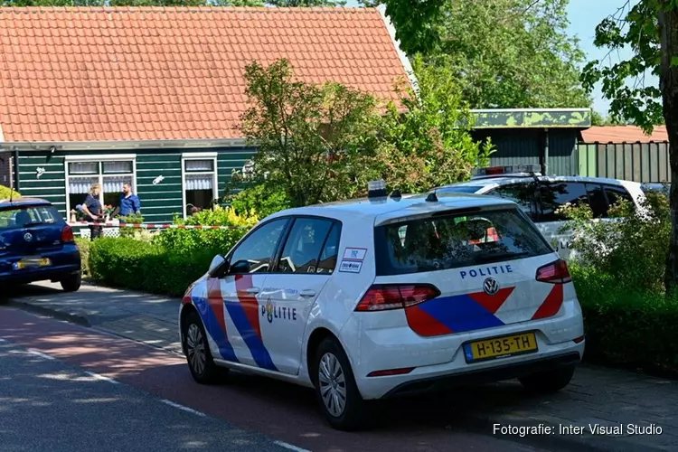 Politie doet onderzoek bij aangetroffen stoffelijk overschot in Berkhout
